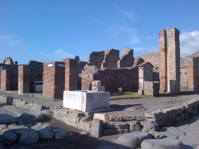 Crossroad with a public fountain in Pompeii