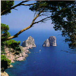 <b>I Faraglioni di Capri, simbolo dell'isola</b> 