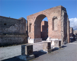 <b>Triumph arch in Pompeii</b>