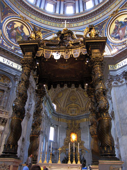 <b>Baldacchino bronzeo del Bernini che incapsula l'altare papale</b>