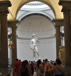 <b>La Galleria con il David di Michelangelo</b>