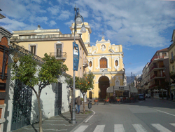 <b>Piazza Tasso e chiesa della Madonna del  Carmine</b>