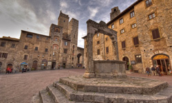 <b>Picturesque corner of San Gimignano</b>