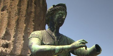 La statua in bronzo di Diana nel Tempio di Apollo a Pompei